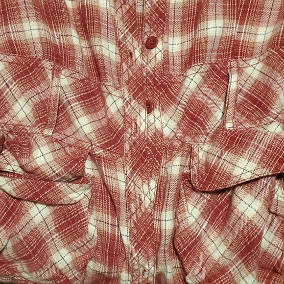 🔴Plaid 3/4 sleeve button up shirt🔴 - Picture 3 of 6